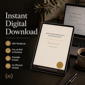 以下が含まれることがあります： 「The Screenwriter's Pitch Toolkit」を表示するタブレットを備えたデジタルダウンロードの広告。ラップトップ、コーヒーカップ、ペンも表示されます。「Instant Digital Download」というテキストがあり、PDFワークブックなどの機能がリストされています。