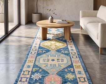 Tapis de passage en laine noué à la main : tapis d'oushak turc bleu rose long tapis géométrique pastel pour chevet de couloir d'entrée, bohème avant-gardiste