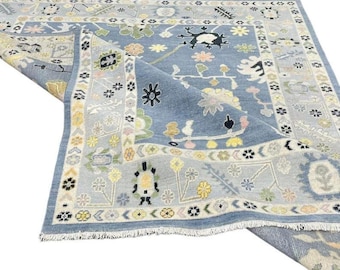 Handgetufteter Oushak Wollteppich, Blauer Elfenbein Traditioneller Teppich