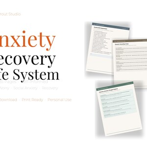Puede incluir: Un conjunto de documentos digitales titulado Anxiety Recovery Life System de FocusSprout Studio. Las páginas incluyen una autoevaluación de ansiedad, herramientas de conexión sensorial y patrones de pensamiento ansioso con encabezados.