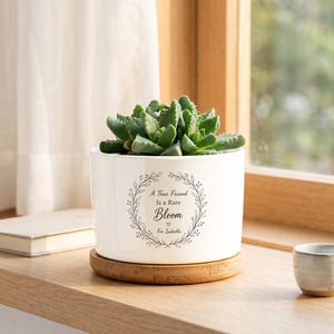 Personalisierter Freundschaft Zitat Keramiktopf, Benutzerdefinierter Name Blumenkranz Blumentopf, Sentimentaler Innenpflanzentopf, einzigartiges Andenken Wohnkultur