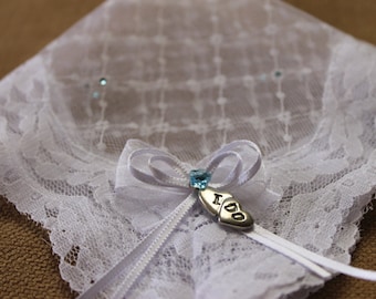 Quelque chose de bleu je fais mariée mariage Hanky, cadeaux de douche nuptiale, mouchoir en dentelle de style vintage Français avec cristaux Swarovski et I Do Charm