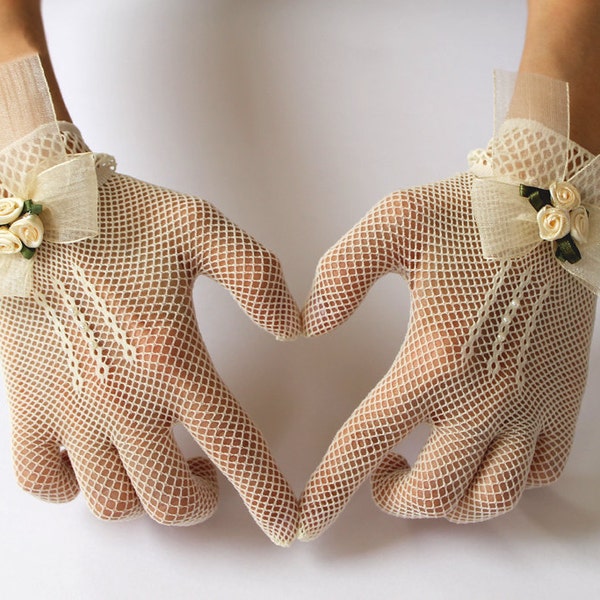 Gants de mariée ivoire, gants en dentelle blanche, gants de mariée, gants en filet, gants victoriens, gants de mariage, accessoires de mariée, vintage Inspired, années 50