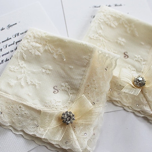 Swarovski Brautmutter und Bräutigam Geschenk, Hochzeit Taschentücher Set von 2, Hochzeit Hanky für Mama von Tochter, Erste Spitze Hankies