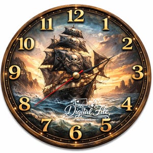 Könnte beinhalten: Runde Wanduhr mit Piratenschiff-Design. Das Zifferblatt zeigt eine detaillierte Illustration eines Schiffes auf stürmischer See, mit Totenkopf und gekreuzten Knochen auf den Segeln. Goldene Ziffern und Zeiger vervollständigen das Design.