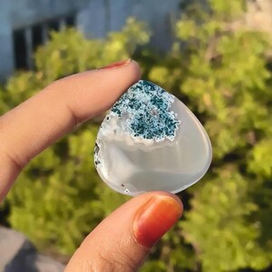 Naturlig genomskinlig mossagat cabochon - 48,8 ct (3,0 x 2,8 cm)