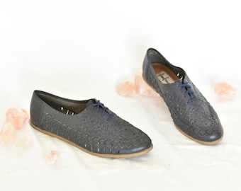 Vintage Blue Gray Perforated Leather Oxford Flats by Fanfares womens 8 1/2 // item # H 34