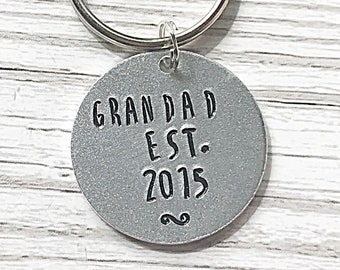 Opa Schlüsselanhänger personalisiertes Geschenk, handgestempelter Schlüsselanhänger für Opa, EST Geschenk für Opa, Vatertagsgeschenke, Geschenk für Opa Geburtstagsgeschenk