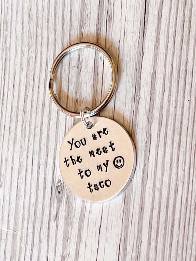 PERSONALISED VALENTINES DAY GIFT FOR HIM OR HER FUNNY HUSBAND WIFE KEYRING 60735 