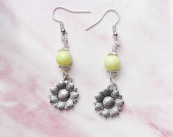 Daisy Charm Dangle Earrings: Silver Plated Floral Jewelry