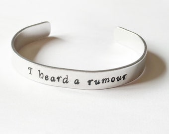 Bracelet de manchette estampillé à la main pour femmes, bracelet en aluminium, bijoux Umbrella Academy, j’ai entendu une rumeur, manchette estampillée à la main, cadeaux de citation