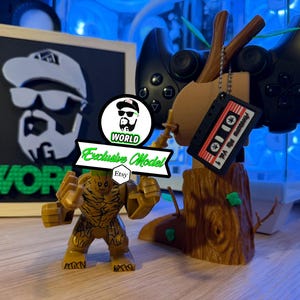 Universeller Controller-Ständer – Brick Man Hand Fan Art Plant Man