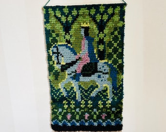 Tapiz vintage tejido a mano de Rya – Príncipe a caballo para colgar en la pared