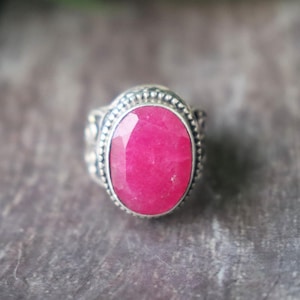 Anillo de rubí, plata de ley 925, anillo de diseño, anillo llamativo, anillo grabado, anillo de estilo vintage, anillo de regalo de boda, joyería bohemia
