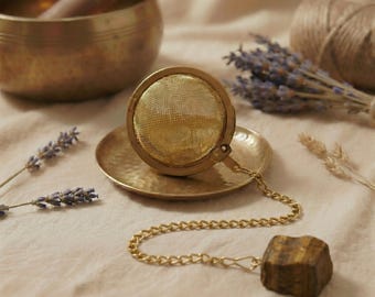 Gouden Thee Ei met Tijgeroog Kristal, Thee Zeef Edelsteen, Mindfulness Ritueel, Yoga Cadeau Vrouw, Spirituele Keuken Accessoires