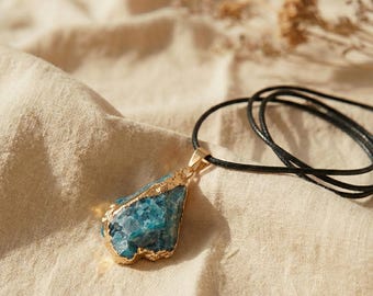 Blue apatite pendant rough stone – communication, inspiration & inner truth – gemstone necklace, unique spiritual piece, handmade