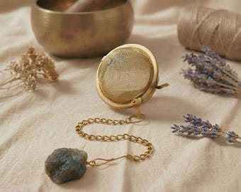 Labradoriet Thee-ei Goud, Thee Zeef met Kristal, Cadeau voor Intuïtie & Magie, Goudkleurig RVS Thee-ei, Spiritueel Yoga Accessoire