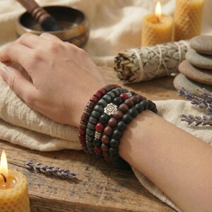 Wooden bracelet set Boho – natural beads in brown, green, and cream – tribal-inspired, elastic, earthy, unisex, stylish + handmade Aura