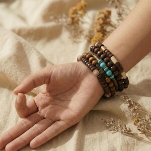 Wooden bracelet set Boho – natural beads in brown, green, and cream – tribal-inspired, elastic, earthy, unisex, stylish + handmade Veda