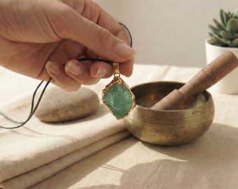 Green fluorite pendant rough stone – clarity, heart opening & healing – natural stone necklace, spiritual jewelry, handmade unique piece