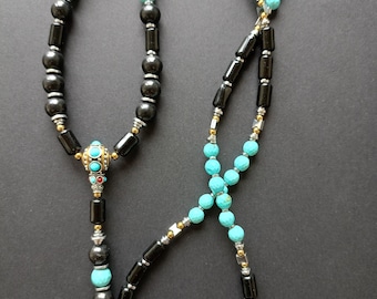 Tibetische Guru Anhänger Halskette - Echter Schungit - Obsidian Schmuck - 6 mm Türkis & Koralle Inlay - 70 cm Langes Unisex Ethnic Statement Piece