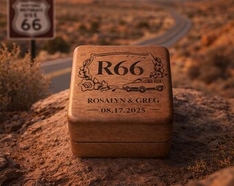 Pudełko na pierścionki z litego drewna grawerowane laserowo z Route 66, niestandardowe imiona