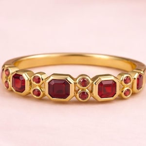 Art-deco bandring 14 kt goud robijn, geboortesteen juli