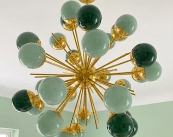 Moderne Spoetnik-kroonluchter uit het midden van de eeuw: groen glas messing hanglamp