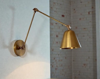 Moderne messing wandkandelaar uit het midden van de eeuw, verstelbare leeslamp
