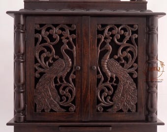 Templo Pooja Mandir tallado a mano en madera de mango – Templo tradicional indio con motivo de pavo real, acabado oscuro.