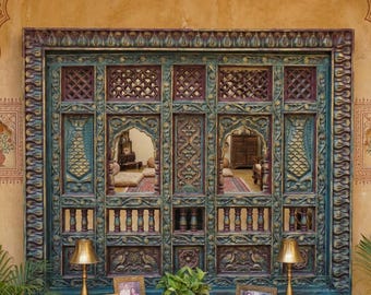 Cornice per specchio Jharokha in legno di mango intagliato a mano - Decorazione murale Rajasthani color verde acqua e oro anticato