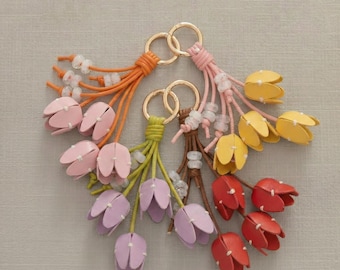 Porte-clés en similicuir avec breloque pour sac bouquet de tulipes | Accessoire pendentif floral pour sac à main