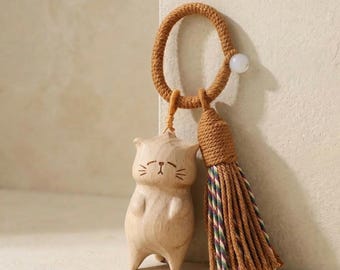 Porte-clés chat en bois fait main, breloque minimaliste chat endormi avec pompon