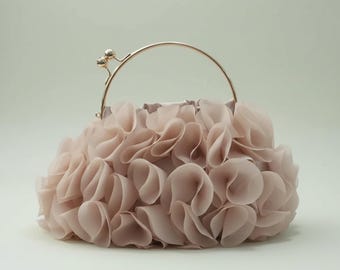 Pochette en satin florale avec anse en chaîne amovible | Sac de soirée fleuri 3D