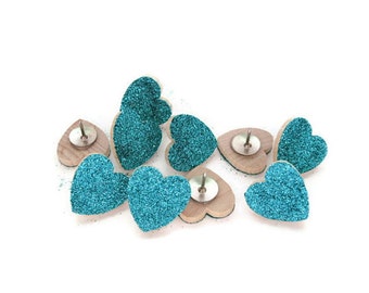 Teal Glitter Heart Tacks. Glitter Tacks. Cuore Tacks. Spingere i Pin. Glitter di teal. Pin della bacheca Memo. PIn push decorativi. Forniture per ufficio.