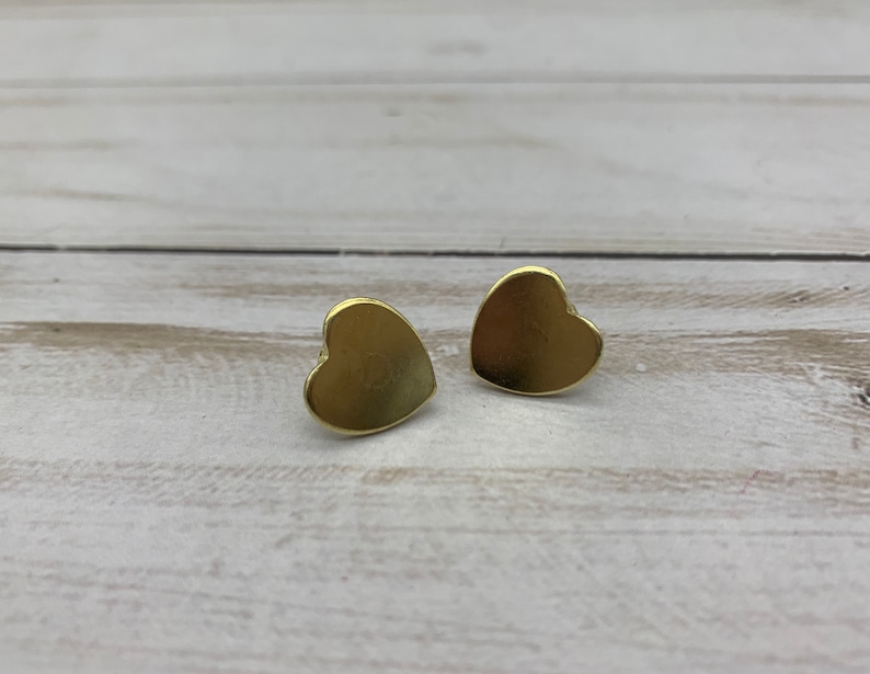 Gold Heart Thumb Tacks. Push Pins. Gold Hearts. Heart Push Pins. Memo Board. Office Accessories. Heart Tacks. Dorm Room Decor. image 3