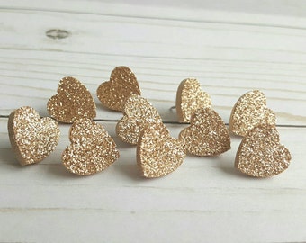 Puntine da disegno a forma di cuore con glitter oro champagne. Puntine. Cuori glitterati. Puntine a forma di cuore. Perni della bacheca promemoria. Accessori per ufficio. Puntine sulla mappa.