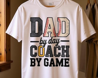 昼はパパ、試合はコーチ SVG、野球コーチ PNG、野球パパ Tシャツ、スポーツパパ SVG、コーチギフト、昇華デザイン、デジタルダウンロード、DTF