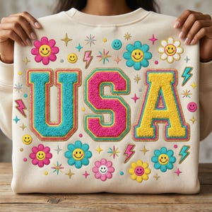 Preppy USA Png Shirt, Fourth of Jul Kleidung, Retro Smiley Blume, Chenille Patch Grafik, Vaterländische Sommer Kunst, Faux Stickerei T-Shirts