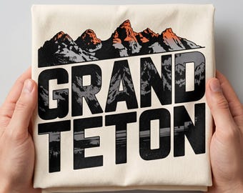Grand Teton PNG y SVG, Texto de montaña PNG, Senderismo en negrita SVG PNG, Aventura al aire libre PNG, Wyoming SVG PNG, Amante de la naturaleza PNG, Camping SVG