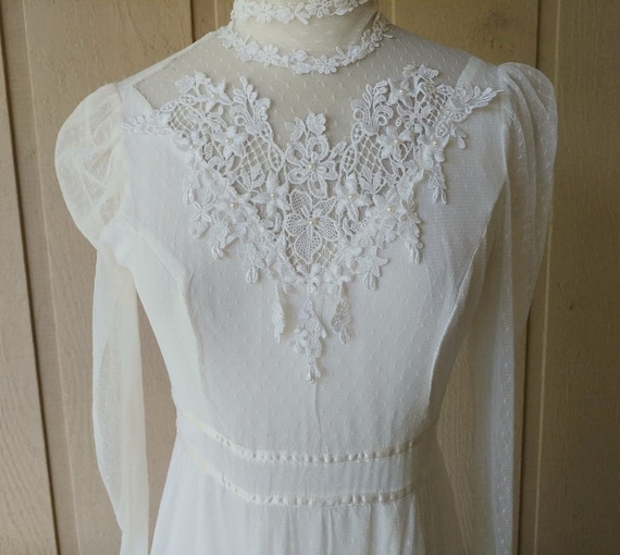 Vintage 1970s Romantic White Lace Gunne Sax Gown