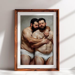 Puede incluir: Una impresión enmarcada que presenta a dos hombres abrazándose. Los hombres están representados de pecho para arriba, vistiendo calzoncillos blancos. La obra de arte es de estilo realista, con un enfoque en los físicos y expresiones de las figuras. El marco es de madera.