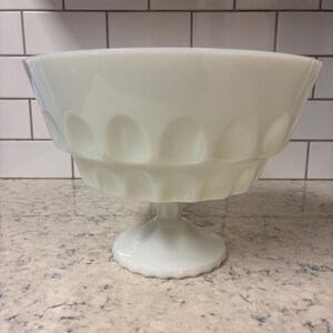 Compota de cristal opalino antiguo con pedestal y estampado de huellas dactilares. ¡Anillo de fuego!