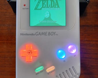 Game Boy con nueva pantalla IPS, botones LED y batería recargable USB-C.