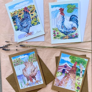 Set di quattro biglietti d'auguri vuoti, copie dei miei acquerelli originali. Biglietto d'auguri 5x7" con busta, 2 bianchi e 2 marroni, con galline in stile folk.
