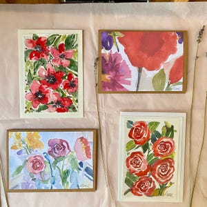 Tarjetas de notas en blanco con diseño de flores rojas. Juego de 4 impresiones de mis acuarelas originales. Tarjetas de felicitación de 12,7 x 18,8 cm con sobres, estilo acuarela suelta.