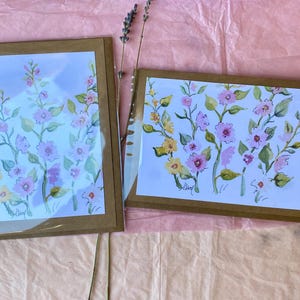 Dos tarjetas de felicitación de malvarrosa rosa, diseño impreso con mis acuarelas originales. Cartulina en blanco de 13x18 cm, sobre marrón a juego. Detalle en tinta.