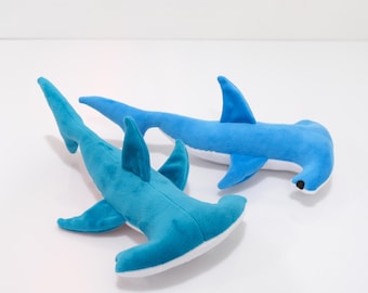 Peluche di squalo martello (turchese) - Decorazione per cameretta a tema oceano realizzata a mano - Peluche nautico per la cameretta del bambino - Peluche - Regalo per il nipote