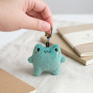 Kikker zak knuffel pluche - handgemaakte mini knuffel - klein cadeau voor stress zorgen angst Fidget - sleutelhanger - kleine portemonnee rugzak ornament