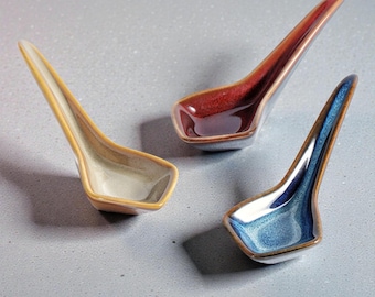 Cucchiaio da zuppa giapponese in ceramica, pensato per ramen, congee e per i pasti quotidiani in stile asiatico.